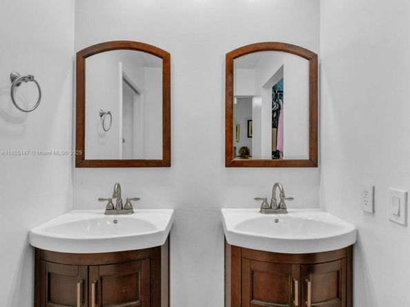 2202 Charleston, Weston FL 33326