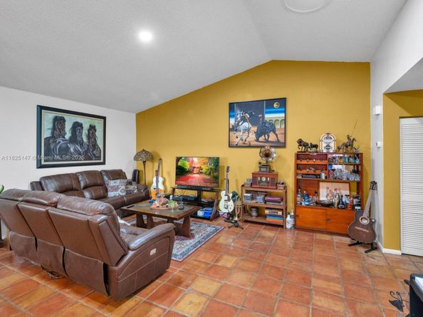 2202 Charleston, Weston FL 33326