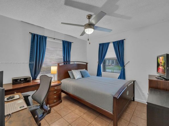 2202 Charleston, Weston FL 33326