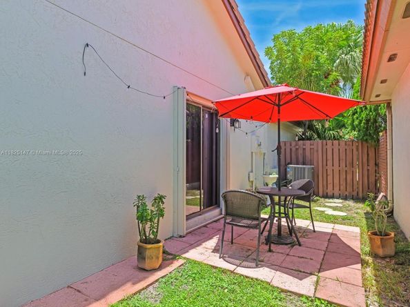 2202 Charleston, Weston FL 33326