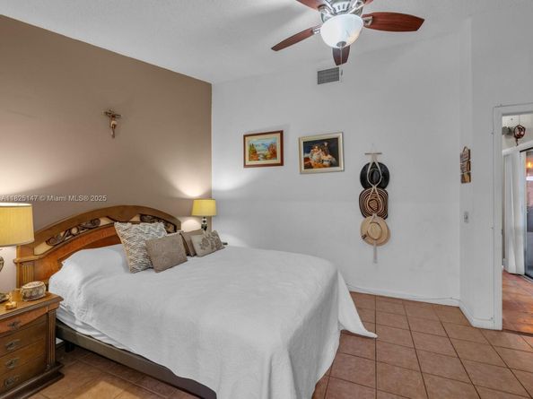 2202 Charleston, Weston FL 33326