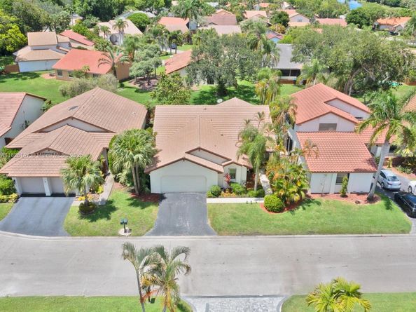 2202 Charleston, Weston FL 33326