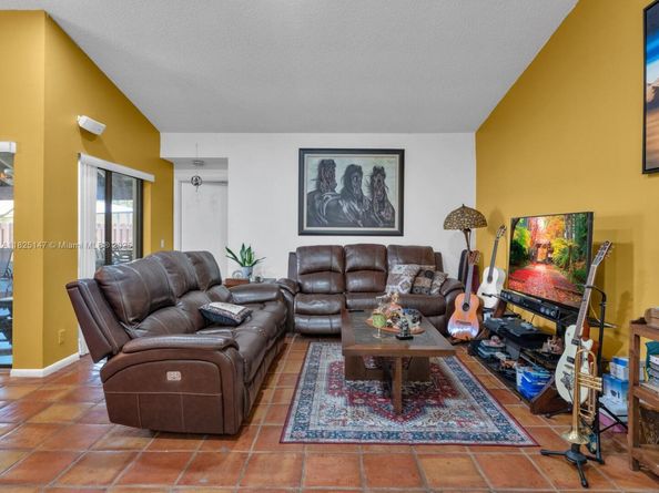 2202 Charleston, Weston FL 33326