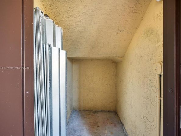 930 NE 33rd Ter 102, Homestead FL 33033