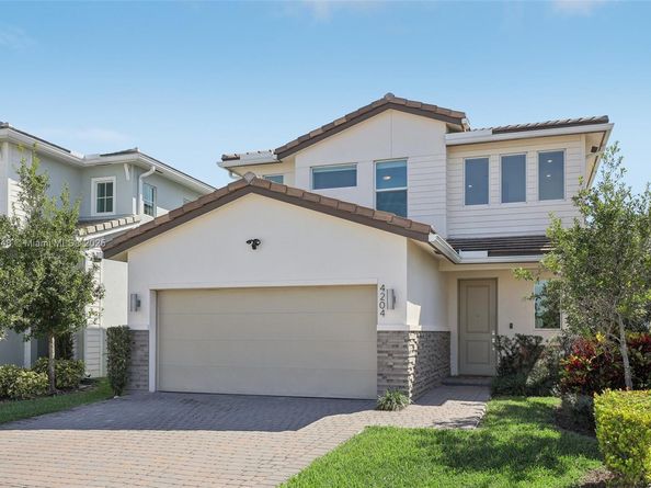 4204 Veleiros Ave, Deerfield Beach FL 33064