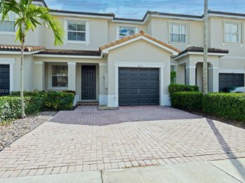 1015 NE 41st Pl
