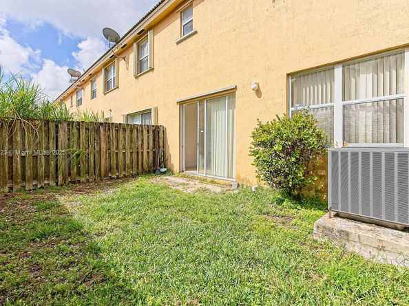 1015 NE 41st Pl, Homestead FL 33033