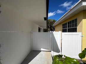 222 SW 8th St, Dania Beach FL 33004