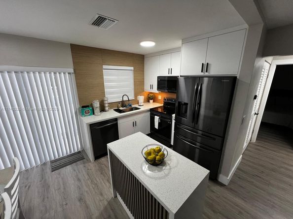 222 SW 8th St, Dania Beach FL 33004