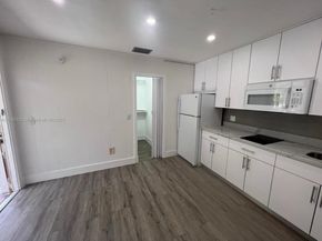 222 SW 8th St, Dania Beach FL 33004