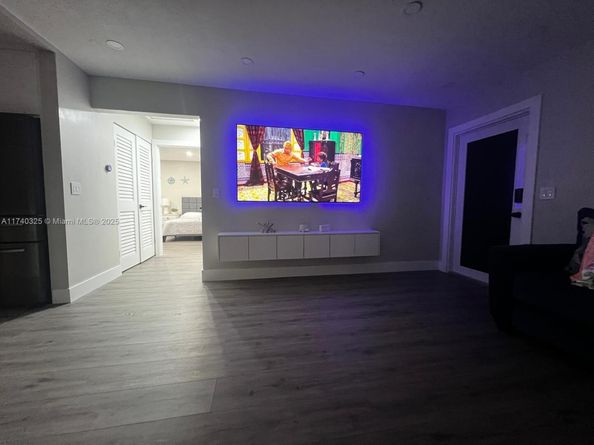 222 SW 8th St, Dania Beach FL 33004