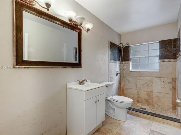 20774 NW 3rd Ct, Pembroke Pines FL 33029