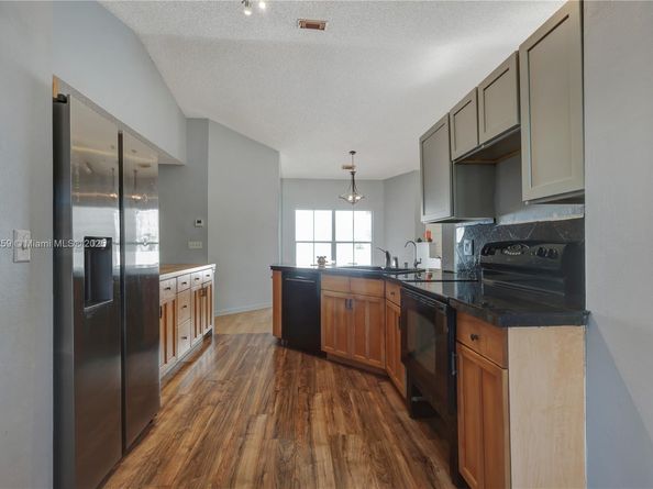 20774 NW 3rd Ct, Pembroke Pines FL 33029