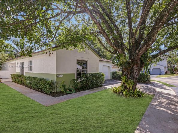 20774 NW 3rd Ct, Pembroke Pines FL 33029