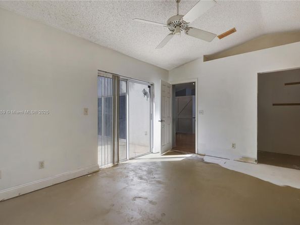 20774 NW 3rd Ct, Pembroke Pines FL 33029