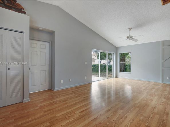 20774 NW 3rd Ct, Pembroke Pines FL 33029