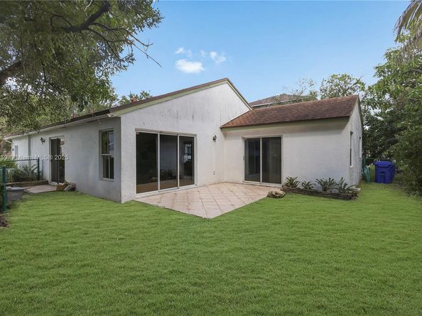 20774 NW 3rd Ct, Pembroke Pines FL 33029