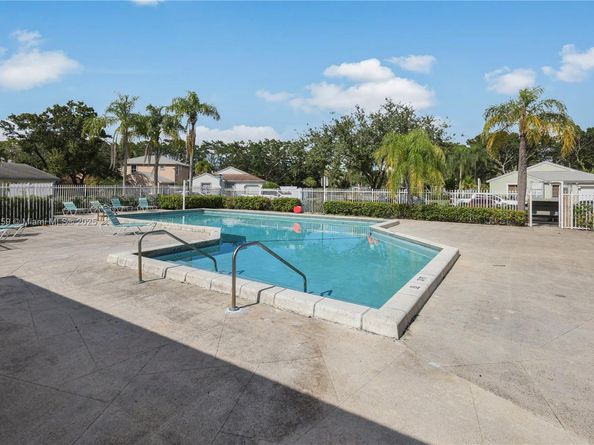 20774 NW 3rd Ct, Pembroke Pines FL 33029
