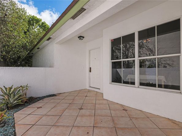 20774 NW 3rd Ct, Pembroke Pines FL 33029
