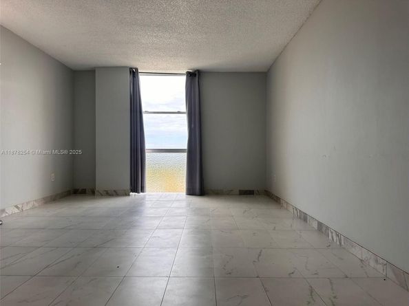 2350 NE 135th St 1406, North Miami FL 33181