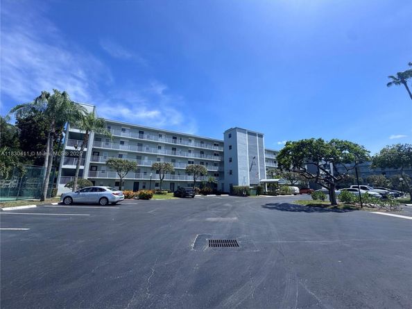 2228 N Cypress Bend Dr 407, Pompano Beach FL 33069