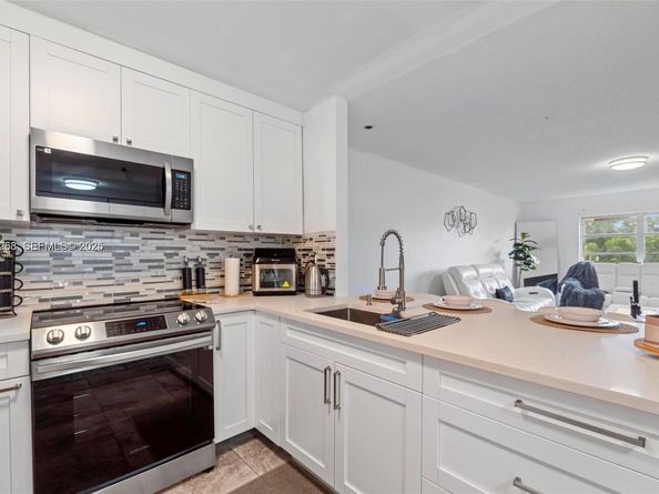 8161 SW 24th Ct 404, Davie FL 33324