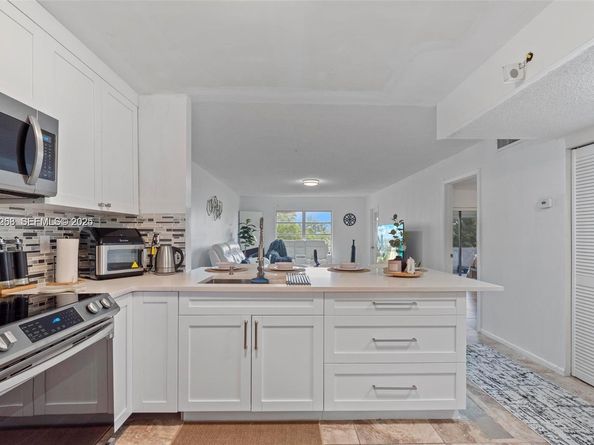 8161 SW 24th Ct 404, Davie FL 33324