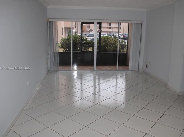 8897 Fontainebleau Blvd 112, Miami FL 33172