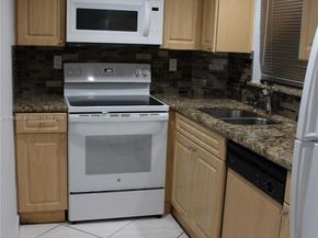 8897 Fontainebleau Blvd 112, Miami FL 33172