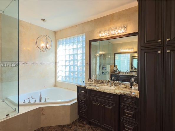 2531 Eagle Run Dr, Weston FL 33327