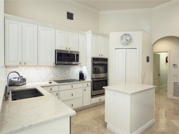 2531 Eagle Run Dr, Weston FL 33327