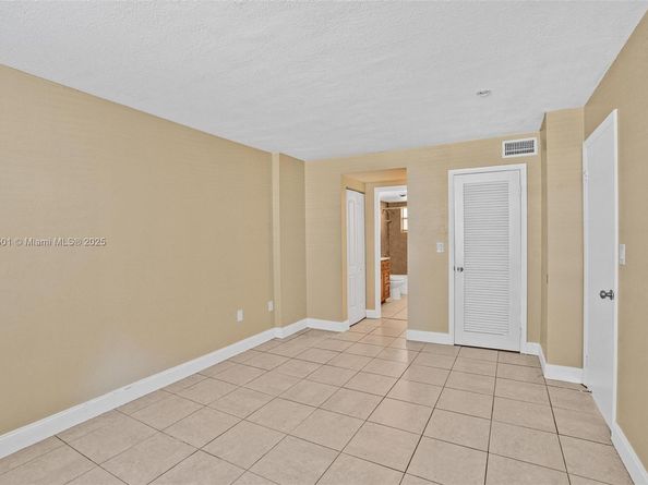 15600 NW 7th Ave 306, Miami FL 33169