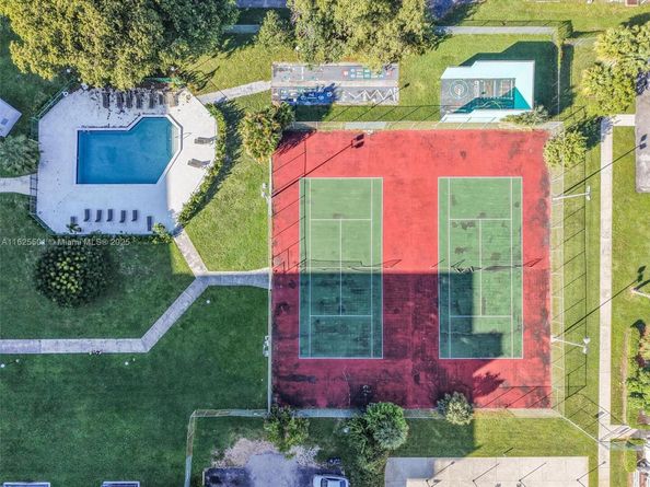 15600 NW 7th Ave 306, Miami FL 33169