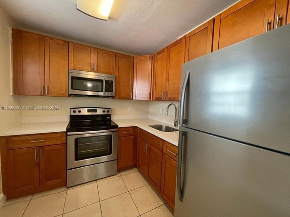 15600 NW 7th Ave 306, Miami FL 33169