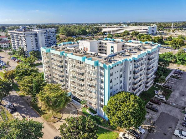 15600 NW 7th Ave 306, Miami FL 33169