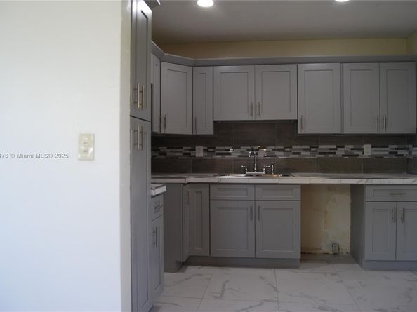 3020 NW 71st St, Miami FL 33147