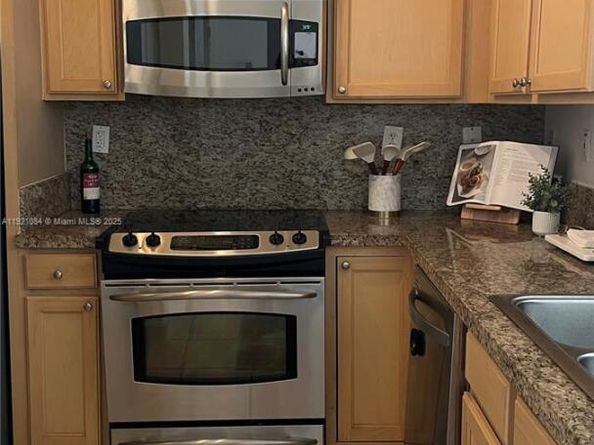 6001 SW 70th St 201, South Miami FL 33143