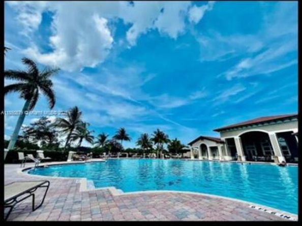 22837 SW 89th Path, Cutler Bay FL 33190