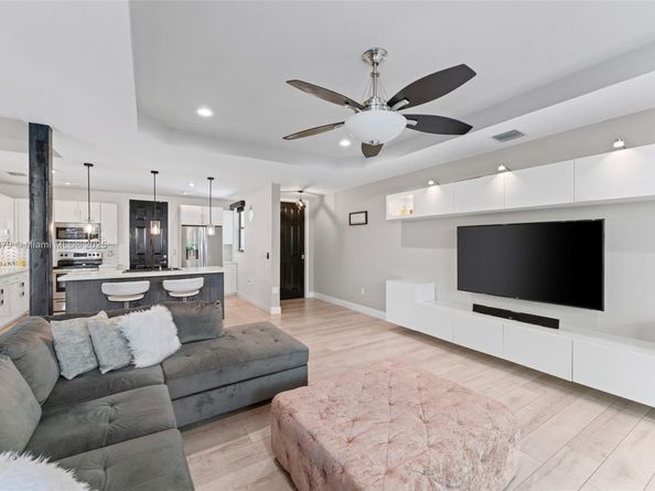 22837 SW 89th Path, Cutler Bay FL 33190