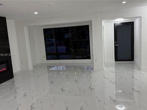 10500 NW 2nd Ct, Plantation FL 33324