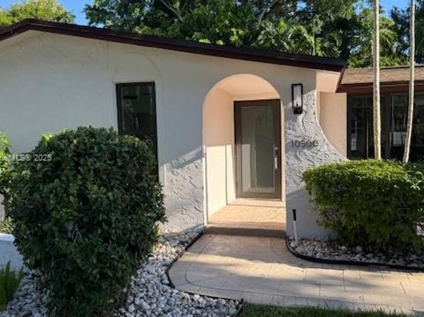 10500 NW 2nd Ct, Plantation FL 33324