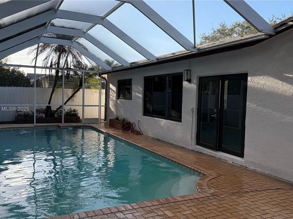 10500 NW 2nd Ct, Plantation FL 33324