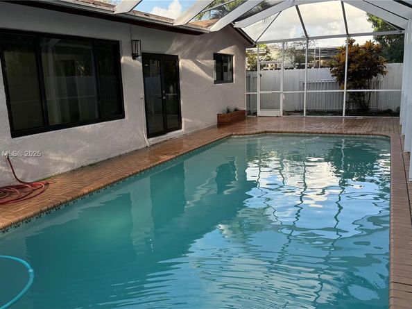 10500 NW 2nd Ct, Plantation FL 33324