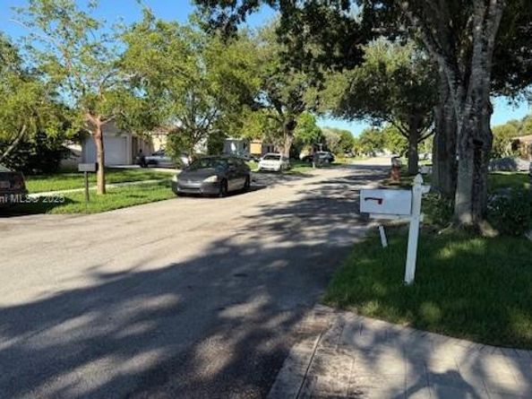 10500 NW 2nd Ct, Plantation FL 33324