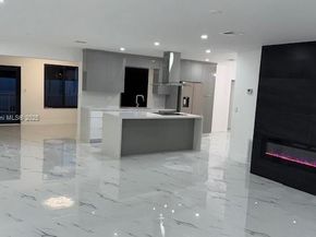 10500 NW 2nd Ct, Plantation FL 33324