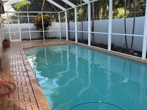 10500 NW 2nd Ct, Plantation FL 33324