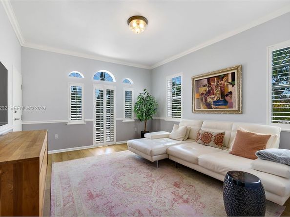 2870 Pine Tree Dr 3, Miami Beach FL 33140