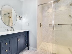 2870 Pine Tree Dr 3, Miami Beach FL 33140