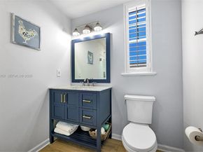2870 Pine Tree Dr 3, Miami Beach FL 33140