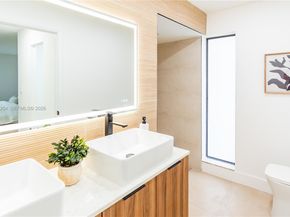 7951 SW 30th St, Davie FL 33328